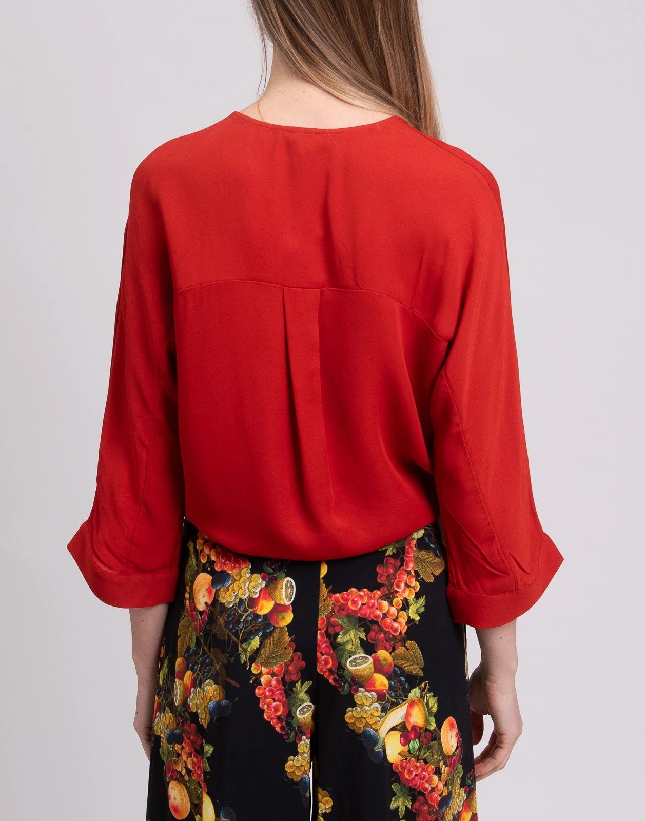 “8” Crepe Top Blouse — IT 38 (XS) — V-Neck, Tie-Bow, Bracelet Sleeve
