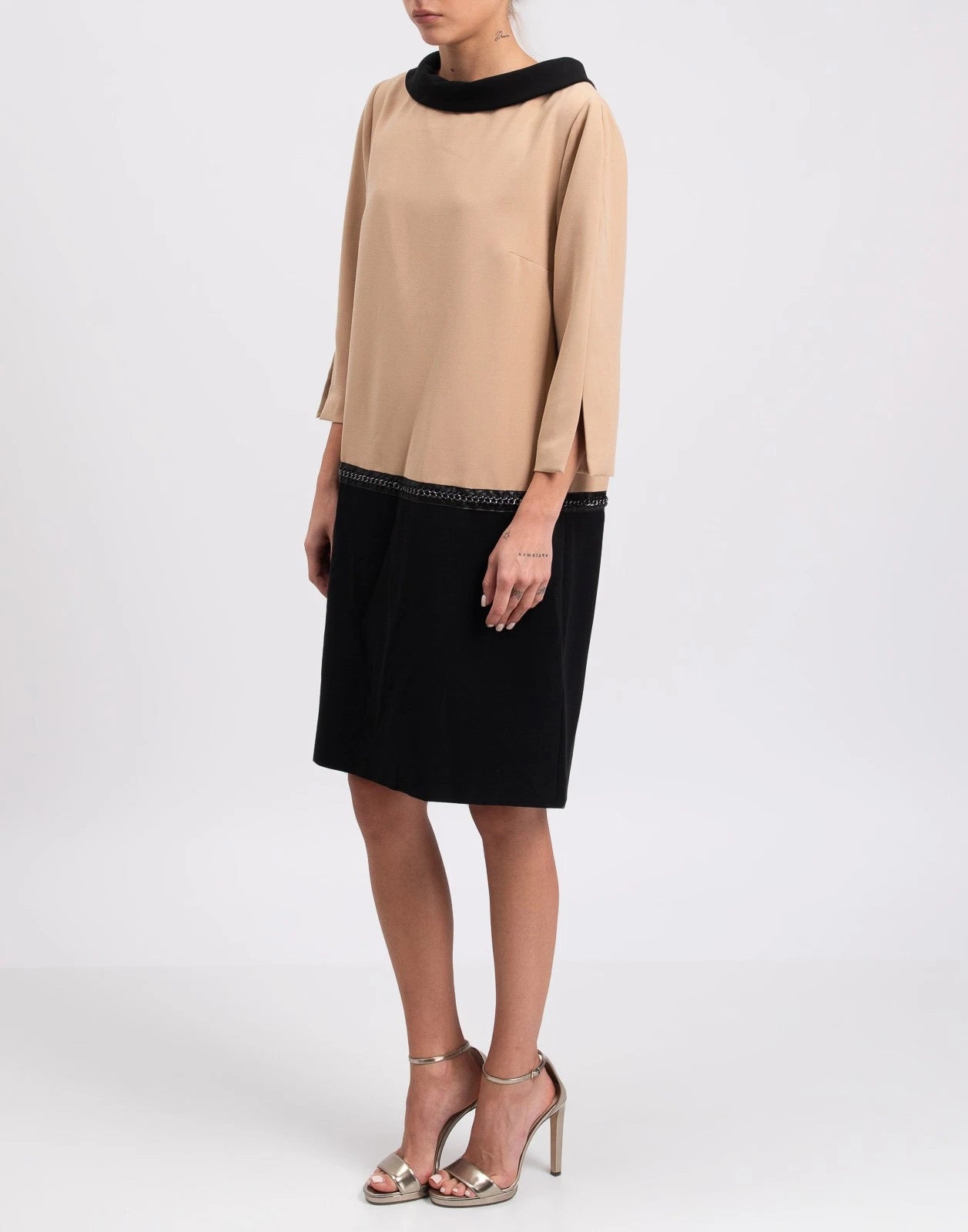 CLIPS Shift Dress — IT 46 / US 10 / UK 14 (XL) — Beige & Black — Lined • Chain Trim — Made in Italy