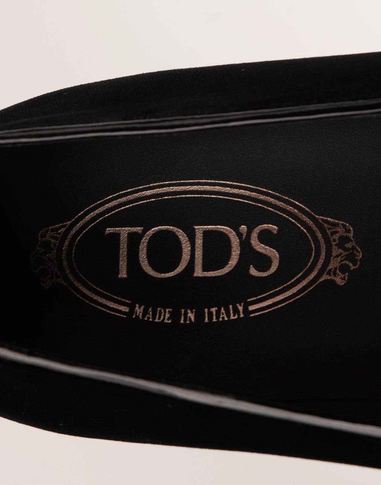 TOD’S Loafers — UK 7 / US 8.5 / EU 40.5–41 — Black — Flat — Made in Italy