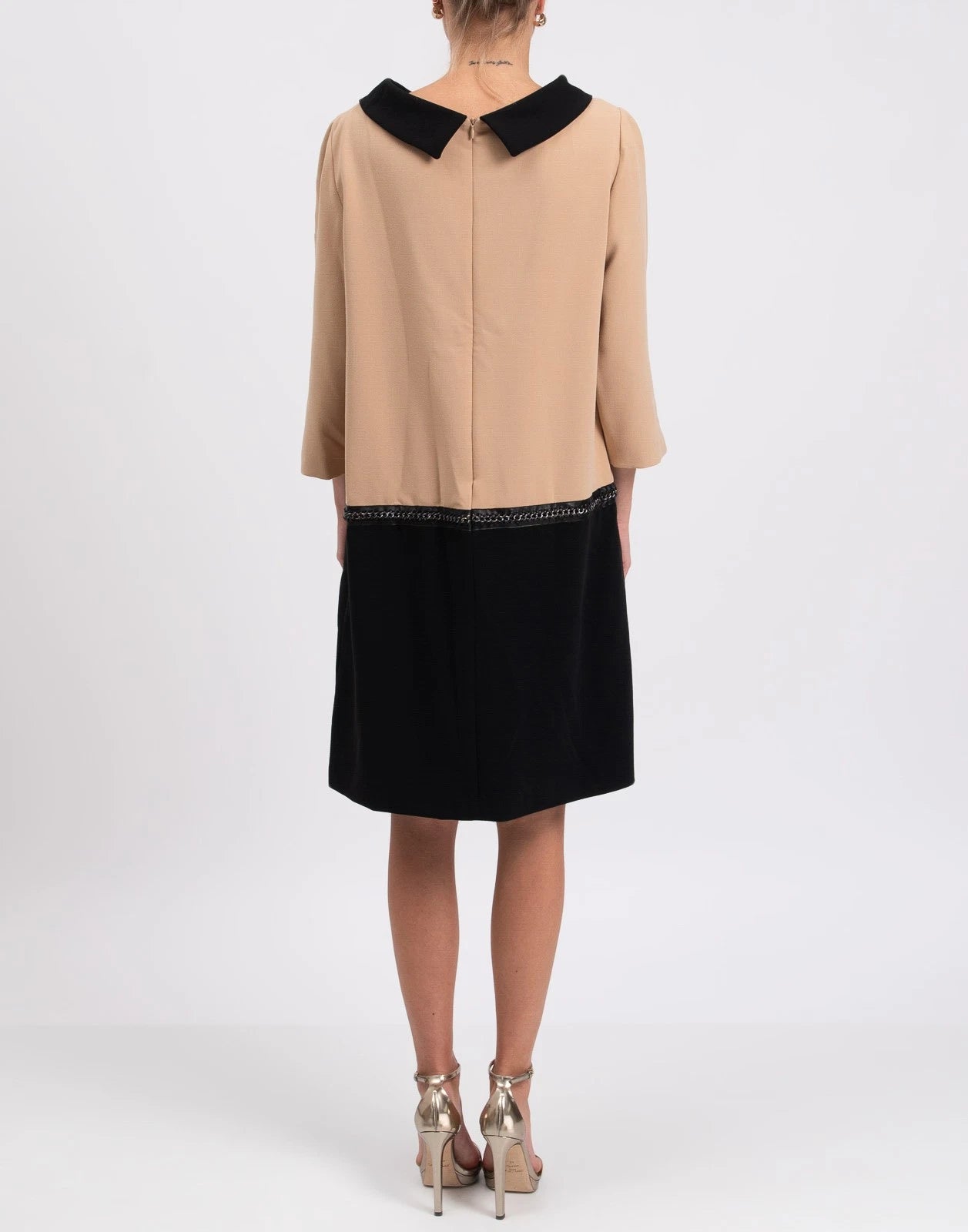 CLIPS Shift Dress — IT 46 / US 10 / UK 14 (XL) — Beige & Black — Lined • Chain Trim — Made in Italy